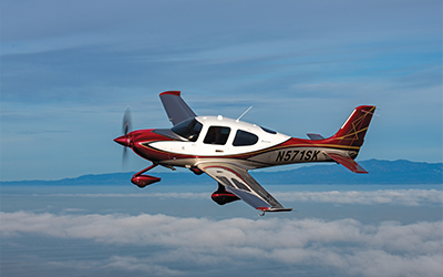 cirrus aircraft flying