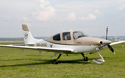 Cirrus airplane